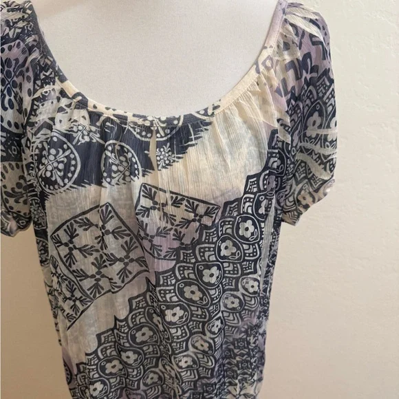 Patterned Women's Top - Blue and Cream - Picture 3 of 3